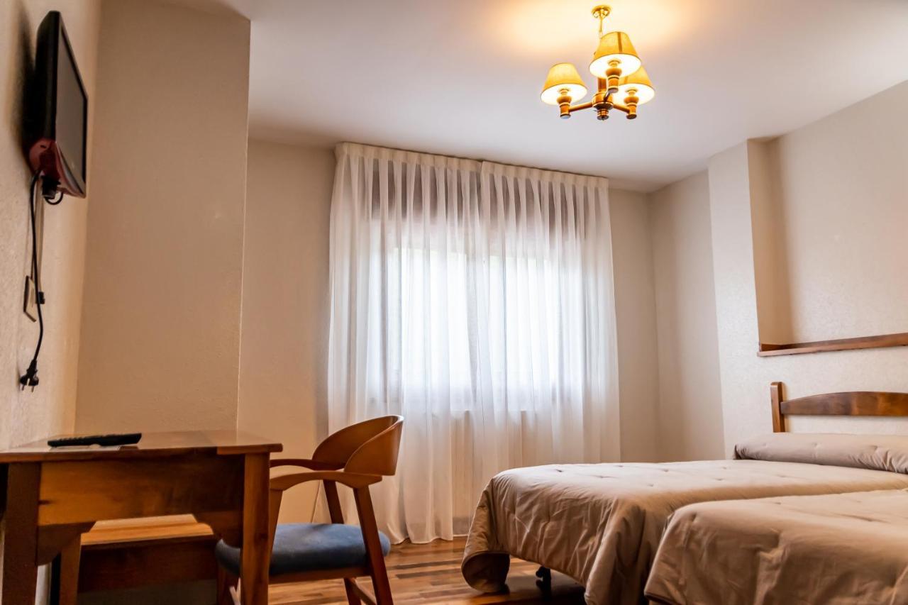 Hostal Restaurante Ventasierra Valdoré エクステリア 写真